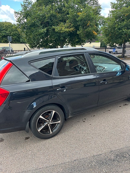 Kia Ceed 3 of 5