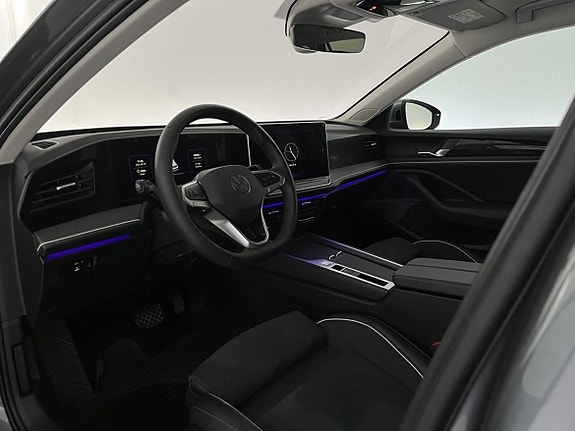 Volkswagen Passat 13 of 21