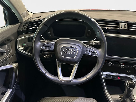 Audi Q3 12 of 15