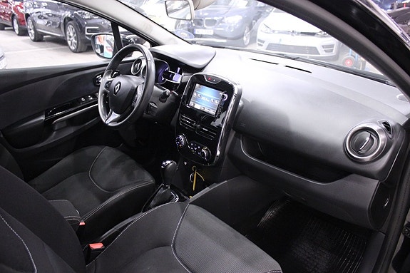 Renault Clio 21 of 26