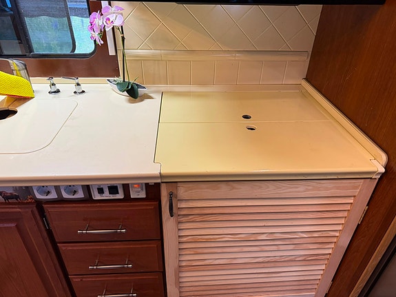 Fleetwood Discovery 39 V 20 of 30