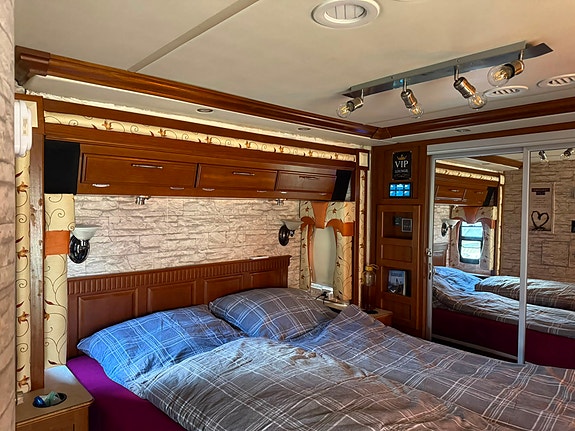 Fleetwood Discovery 39 V 28 of 30