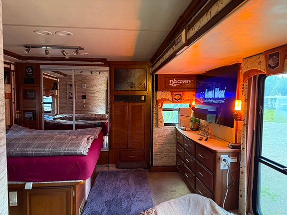 Fleetwood Discovery 39 V 26 of 30