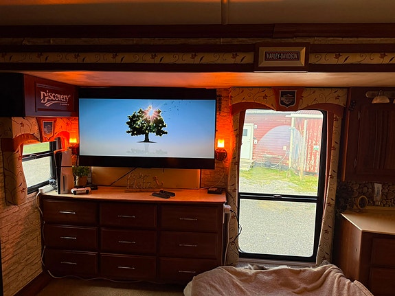 Fleetwood Discovery 39 V 11 of 30