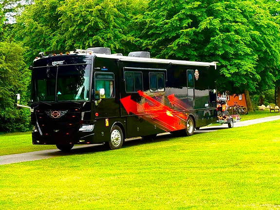 Fleetwood Discovery 39 V 4 of 30