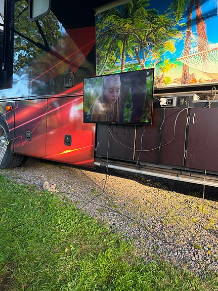 Fleetwood Discovery 39 V 9 of 30