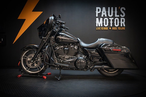 Harley-Davidson Street Glide (FLHX) 3 of 16