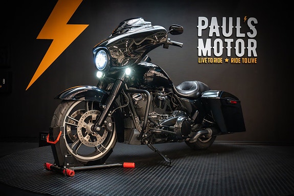 Harley-Davidson Street Glide (FLHX) 6 of 16