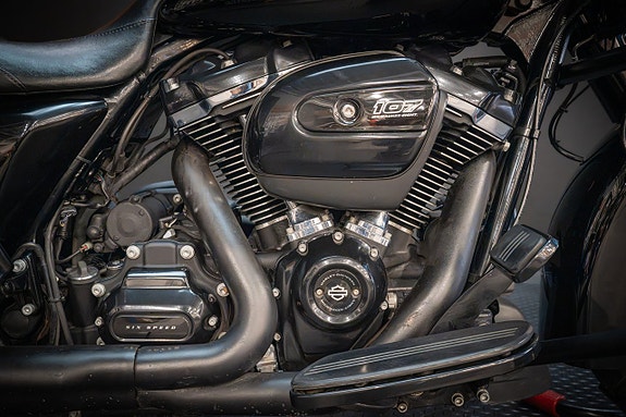 Harley-Davidson Street Glide (FLHX) 9 of 16
