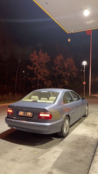 BMW 530i 2 of 5