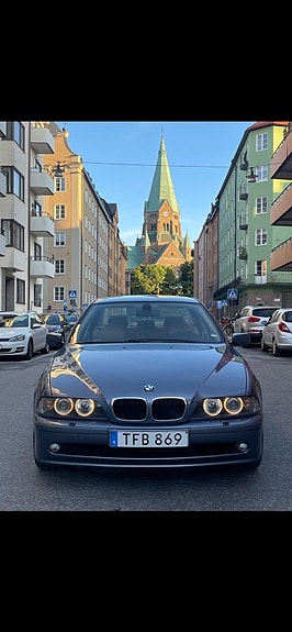 BMW 530i 4 of 5