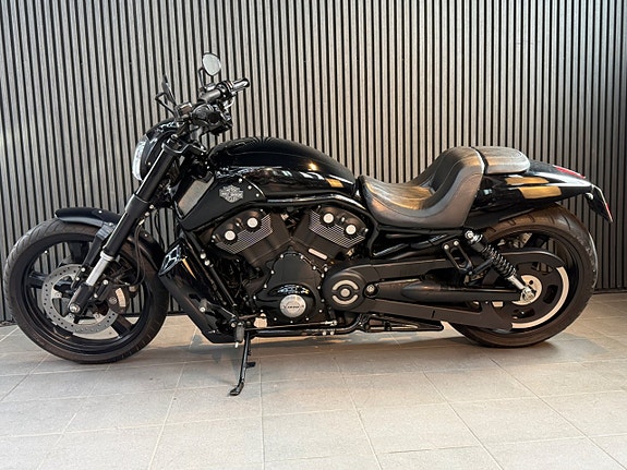 Harley-Davidson VRSCDXN Night Rod Special Acrapovic. Nybesiktigad 2 of 17