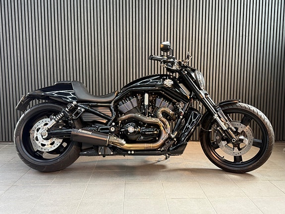 Harley-Davidson VRSCDXN Night Rod Special Acrapovic. Nybesiktigad 10 of 17