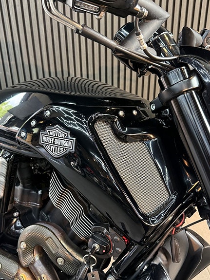 Harley-Davidson VRSCDXN Night Rod Special Acrapovic. Nybesiktigad 6 of 17