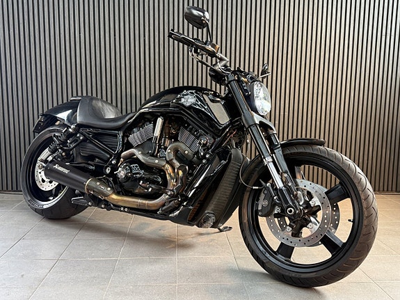 Harley-Davidson VRSCDXN Night Rod Special Acrapovic. Nybesiktigad 8 of 17