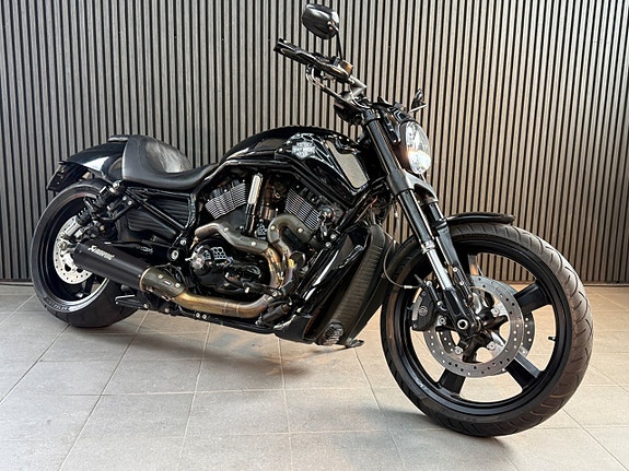 Harley-Davidson VRSCDXN Night Rod Special Acrapovic. Nybesiktigad 9 of 17