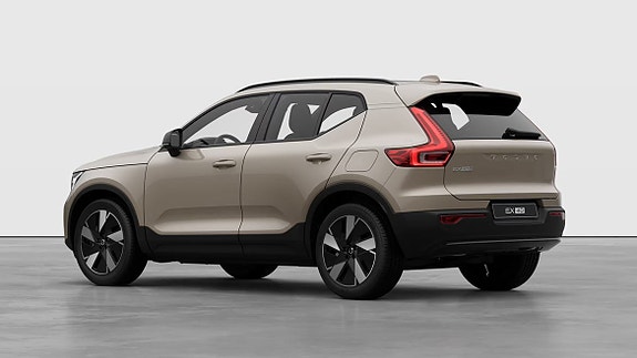 Volvo EX40 3 of 5