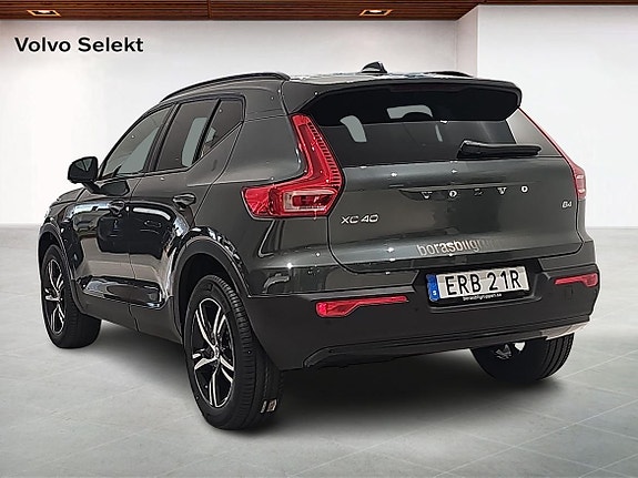 Volvo XC40 2 of 14