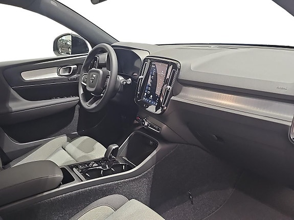 Volvo XC40 4 of 14