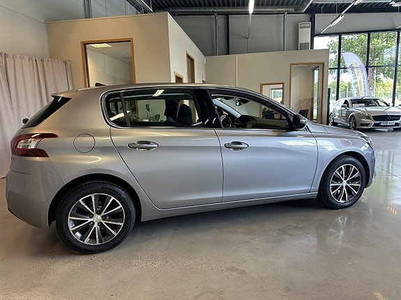 Peugeot 308 2 of 17