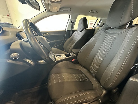Peugeot 308 7 of 17