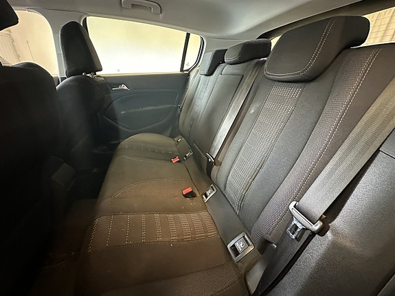 Peugeot 308 8 of 17