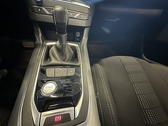 Peugeot 308 12 of 17