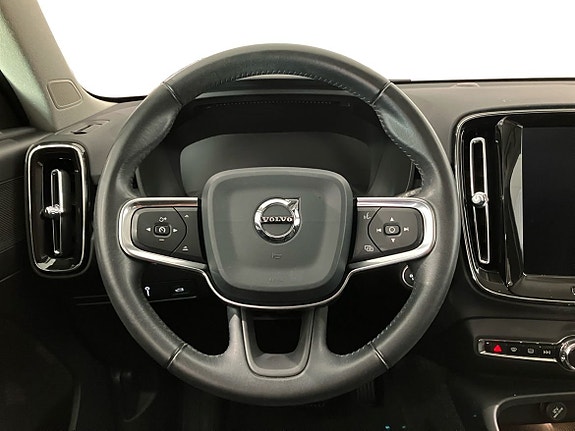 Volvo XC40 11 of 14