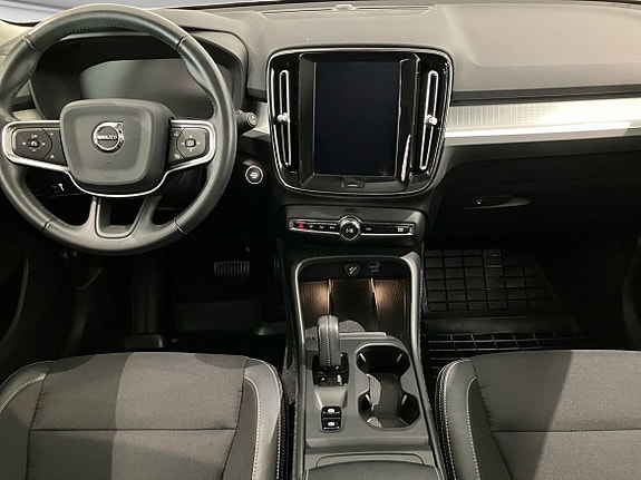 Volvo XC40 13 of 14