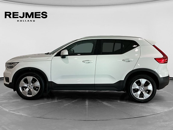 Volvo XC40 3 of 14