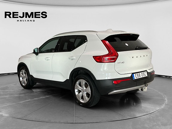 Volvo XC40 2 of 14