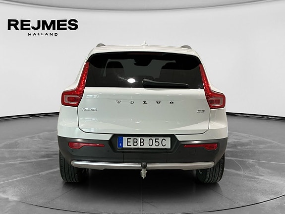 Volvo XC40 8 of 14