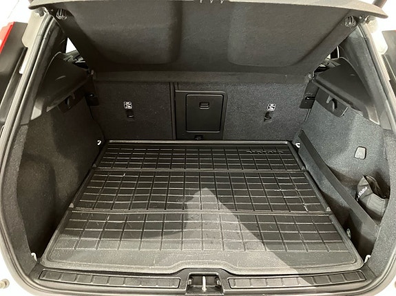 Volvo XC40 14 of 14