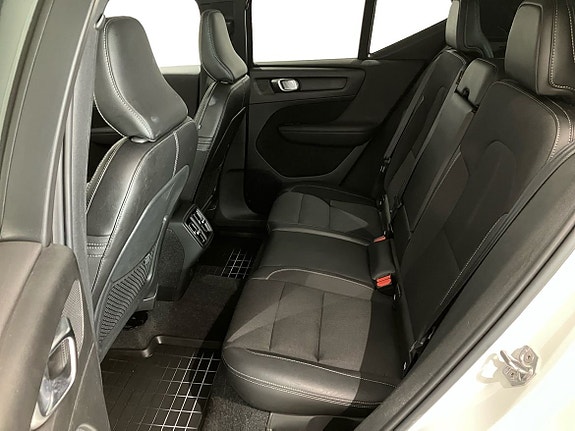 Volvo XC40 7 of 14