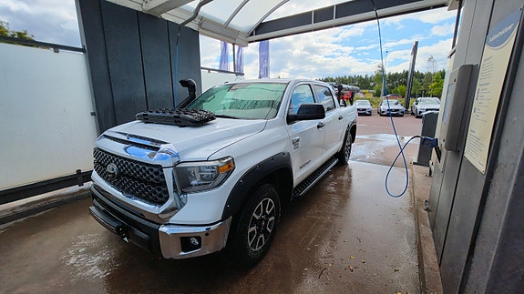 Toyota Tundra 6 of 16