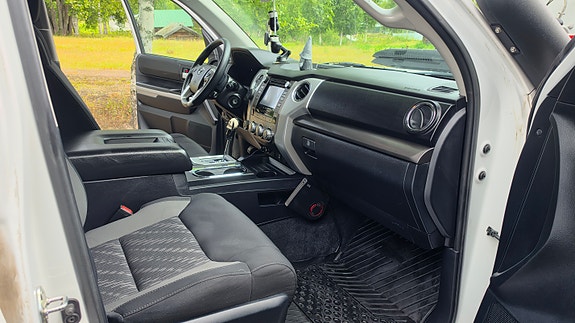 Toyota Tundra 8 of 16