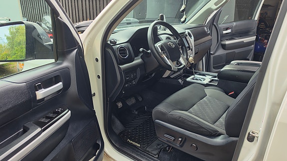 Toyota Tundra 12 of 16