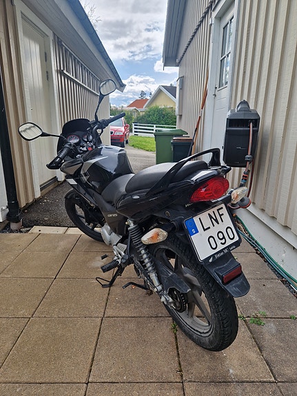 Honda CBF125M 4 of 7