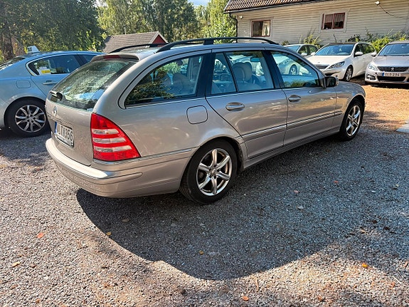 Mercedes-Benz C240 2 of 23