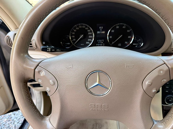 Mercedes-Benz C240 18 of 23
