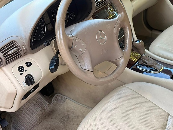 Mercedes-Benz C240 15 of 23