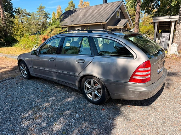 Mercedes-Benz C240 3 of 23