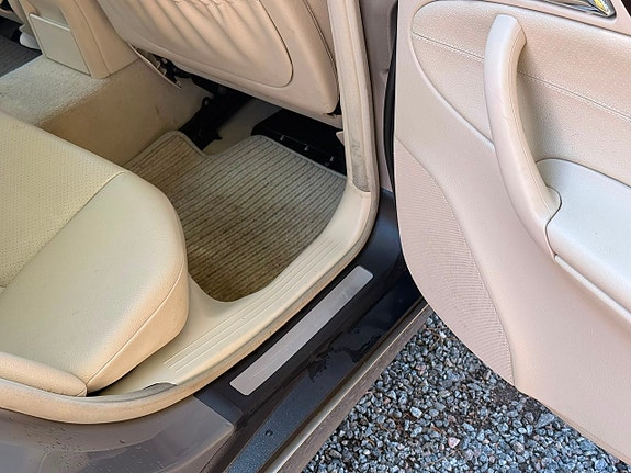 Mercedes-Benz C240 10 of 23