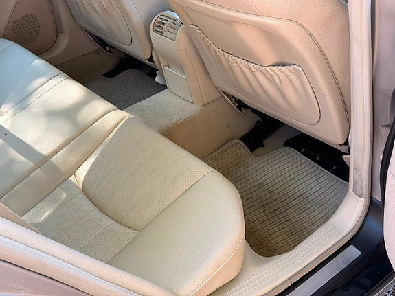 Mercedes-Benz C240 9 of 23