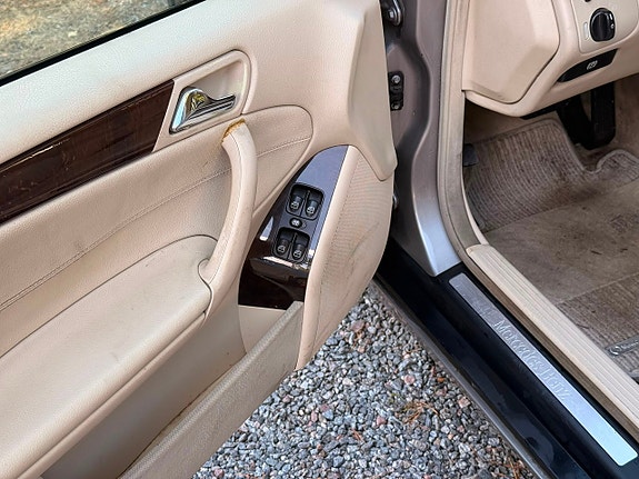 Mercedes-Benz C240 14 of 23