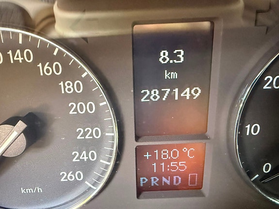 Mercedes-Benz C240 19 of 23