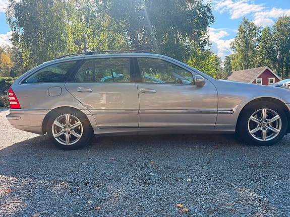 Mercedes-Benz C240 5 of 23