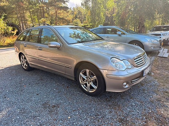 Mercedes-Benz C240 7 of 23