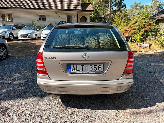 Mercedes-Benz C240 4 of 23