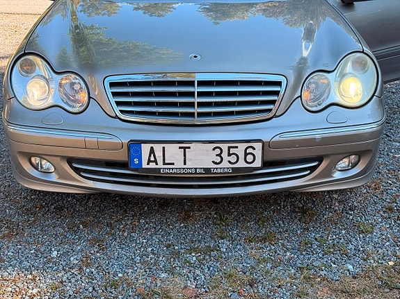 Mercedes-Benz C240 17 of 23